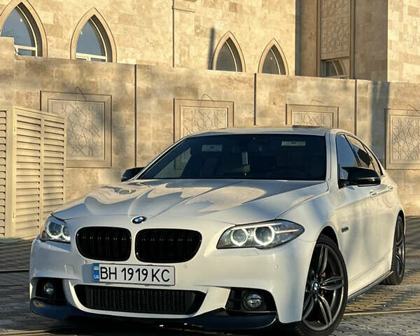 Белый БМВ 5 Серия, объемом двигателя 2.99 л и пробегом 235 тыс. км за 20500 $, фото 1 на Automoto.ua
