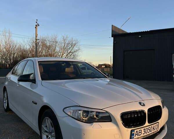 Белый БМВ 5 Серия, объемом двигателя 2 л и пробегом 163 тыс. км за 16850 $, фото 1 на Automoto.ua