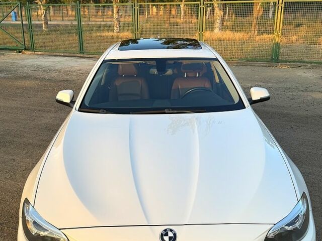 Белый БМВ 5 Серия, объемом двигателя 2 л и пробегом 220 тыс. км за 15000 $, фото 1 на Automoto.ua