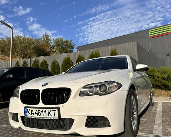 Белый БМВ 5 Серия, объемом двигателя 2.98 л и пробегом 157 тыс. км за 12500 $, фото 1 на Automoto.ua
