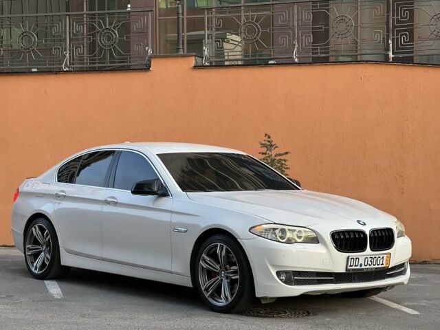 Білий БМВ 5 Серія, об'ємом двигуна 2 л та пробігом 242 тис. км за 13800 $, фото 1 на Automoto.ua