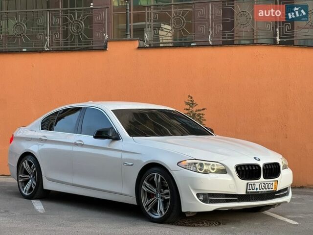 Белый БМВ 5 Серия, объемом двигателя 2.99 л и пробегом 240 тыс. км за 13800 $, фото 1 на Automoto.ua