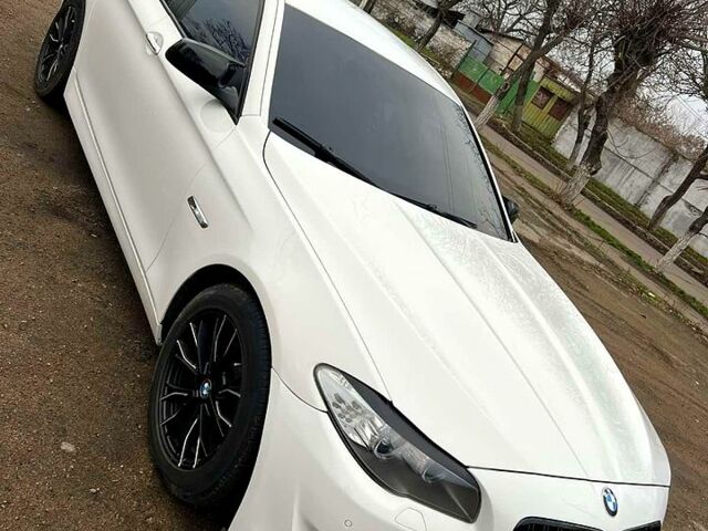 Белый БМВ 5 Серия, объемом двигателя 2 л и пробегом 280 тыс. км за 14000 $, фото 1 на Automoto.ua