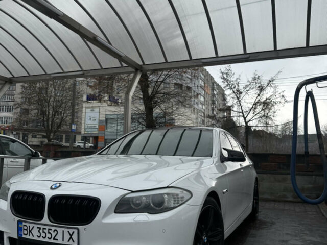 Белый БМВ 5 Серия, объемом двигателя 3 л и пробегом 206 тыс. км за 16800 $, фото 1 на Automoto.ua