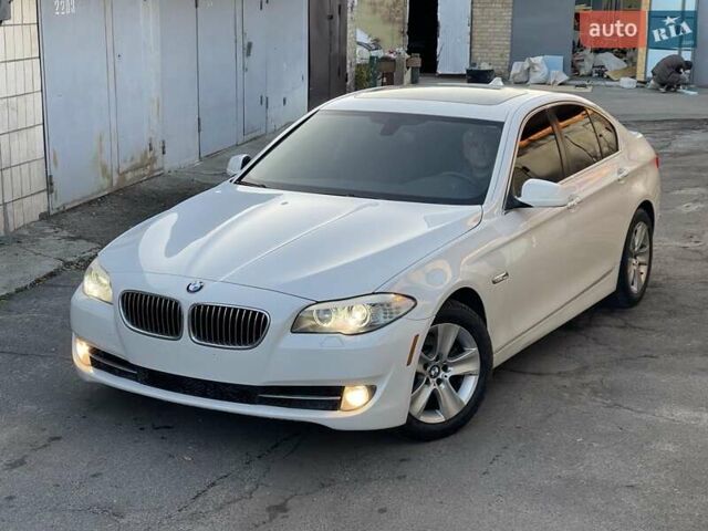 Белый БМВ 5 Серия, объемом двигателя 2 л и пробегом 230 тыс. км за 12000 $, фото 1 на Automoto.ua