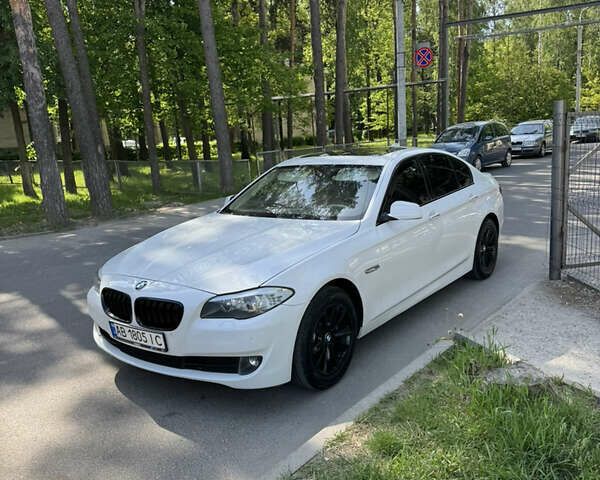 Білий БМВ 5 Серія, об'ємом двигуна 2 л та пробігом 221 тис. км за 12600 $, фото 1 на Automoto.ua