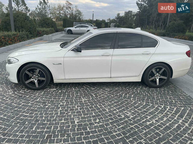 Белый БМВ 5 Серия, объемом двигателя 2 л и пробегом 227 тыс. км за 13500 $, фото 1 на Automoto.ua