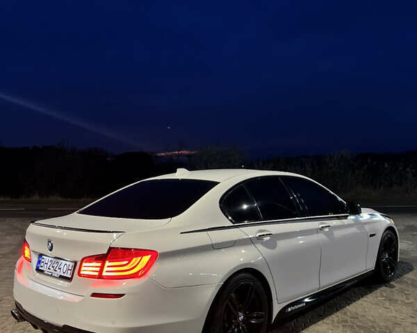 Белый БМВ 5 Серия, объемом двигателя 3 л и пробегом 155 тыс. км за 18500 $, фото 1 на Automoto.ua