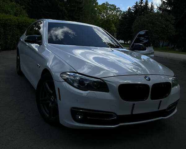 Белый БМВ 5 Серия, объемом двигателя 2 л и пробегом 139 тыс. км за 16111 $, фото 1 на Automoto.ua