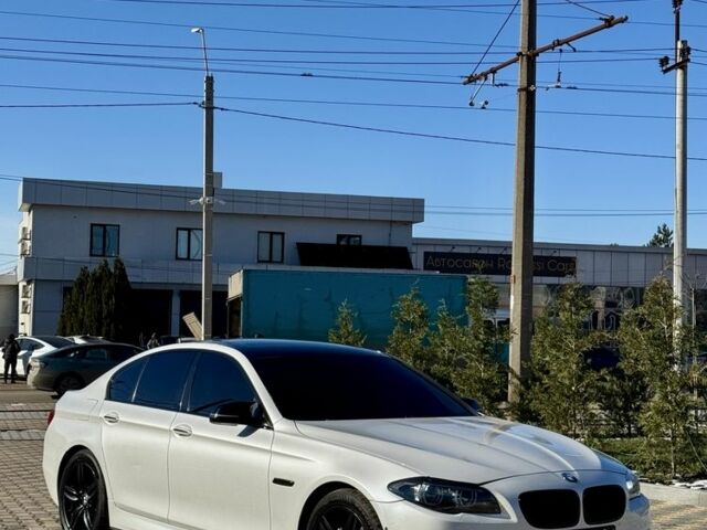 Белый БМВ 5 Серия, объемом двигателя 3 л и пробегом 200 тыс. км за 16200 $, фото 1 на Automoto.ua