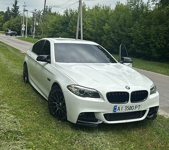 Белый БМВ 5 Серия, объемом двигателя 2.99 л и пробегом 244 тыс. км за 19500 $, фото 1 на Automoto.ua