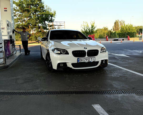 Белый БМВ 5 Серия, объемом двигателя 2.98 л и пробегом 200 тыс. км за 15400 $, фото 1 на Automoto.ua