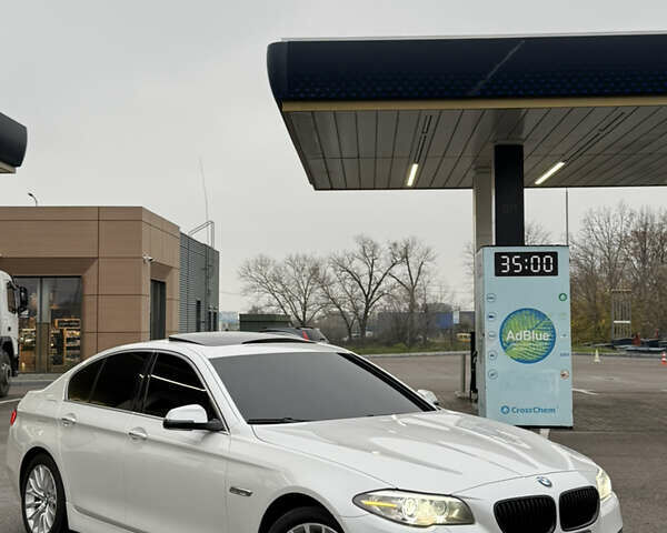 Белый БМВ 5 Серия, объемом двигателя 2 л и пробегом 136 тыс. км за 13950 $, фото 1 на Automoto.ua