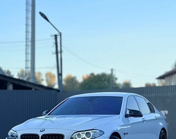 Білий БМВ 5 Серія, об'ємом двигуна 2 л та пробігом 321 тис. км за 14950 $, фото 1 на Automoto.ua