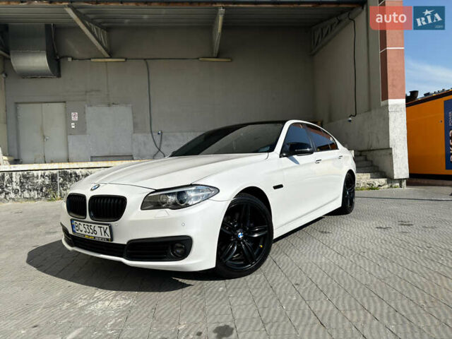 Белый БМВ 5 Серия, объемом двигателя 3 л и пробегом 155 тыс. км за 21000 $, фото 1 на Automoto.ua