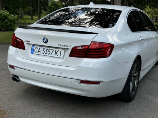 Белый БМВ 5 Серия, объемом двигателя 2 л и пробегом 143 тыс. км за 15626 $, фото 1 на Automoto.ua