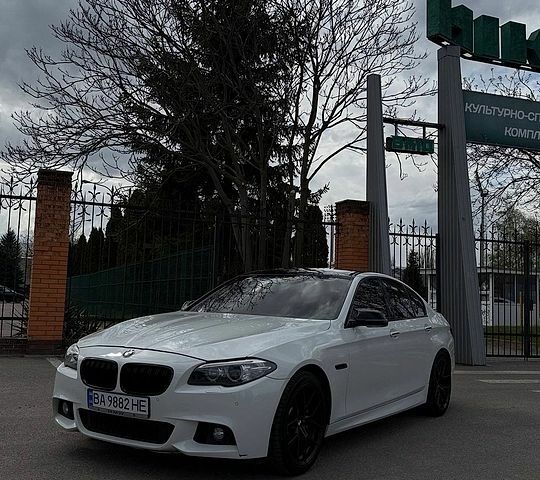 Белый БМВ 5 Серия, объемом двигателя 2.98 л и пробегом 237 тыс. км за 16000 $, фото 1 на Automoto.ua