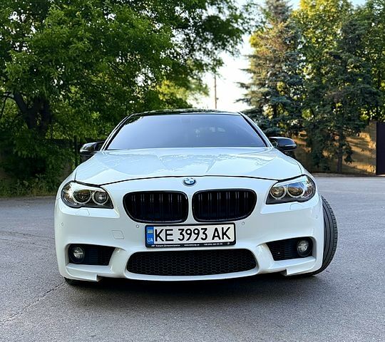Белый БМВ 5 Серия, объемом двигателя 3 л и пробегом 144 тыс. км за 15500 $, фото 1 на Automoto.ua