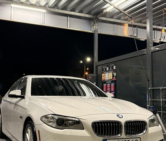 Білий БМВ 5 Серія, об'ємом двигуна 3 л та пробігом 178 тис. км за 18300 $, фото 1 на Automoto.ua