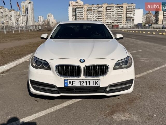 Белый БМВ 5 Серия, объемом двигателя 2 л и пробегом 293 тыс. км за 17500 $, фото 1 на Automoto.ua