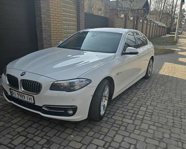 Белый БМВ 5 Серия, объемом двигателя 3 л и пробегом 151 тыс. км за 22700 $, фото 1 на Automoto.ua