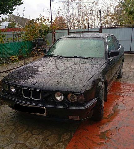 Белый БМВ 5 Серия, объемом двигателя 3 л и пробегом 250 тыс. км за 2100 $, фото 1 на Automoto.ua