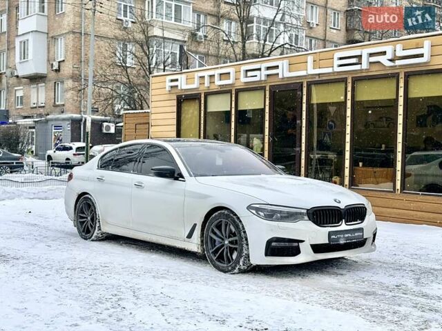 Белый БМВ 5 Серия, объемом двигателя 3 л и пробегом 129 тыс. км за 35500 $, фото 1 на Automoto.ua