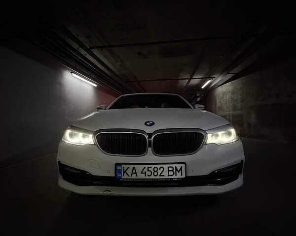 Белый БМВ 5 Серия, объемом двигателя 2 л и пробегом 162 тыс. км за 27000 $, фото 1 на Automoto.ua