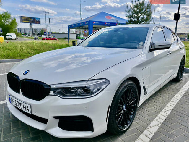 Білий БМВ 5 Серія, об'ємом двигуна 2 л та пробігом 68 тис. км за 31900 $, фото 1 на Automoto.ua