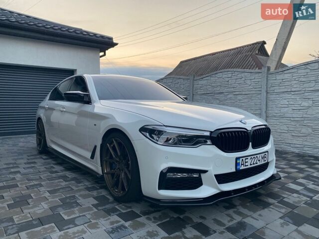 Белый БМВ 5 Серия, объемом двигателя 3 л и пробегом 123 тыс. км за 34999 $, фото 1 на Automoto.ua
