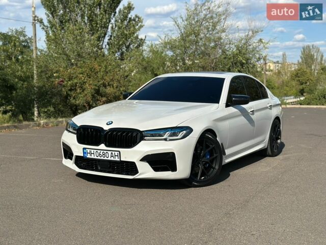 Белый БМВ 5 Серия, объемом двигателя 3 л и пробегом 130 тыс. км за 35900 $, фото 1 на Automoto.ua