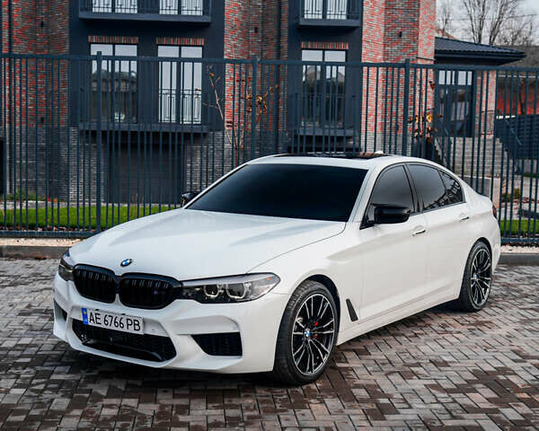 Белый БМВ 5 Серия, объемом двигателя 2 л и пробегом 225 тыс. км за 24500 $, фото 1 на Automoto.ua