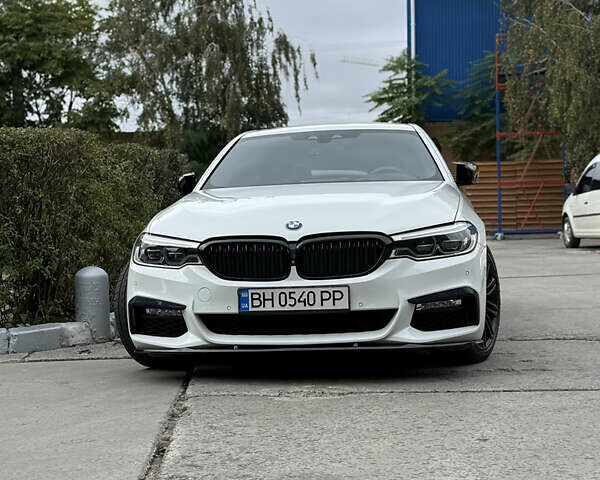 Белый БМВ 5 Серия, объемом двигателя 3 л и пробегом 121 тыс. км за 35500 $, фото 1 на Automoto.ua