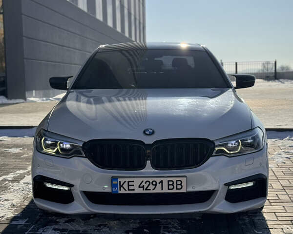 Белый БМВ 5 Серия, объемом двигателя 3 л и пробегом 142 тыс. км за 33000 $, фото 1 на Automoto.ua