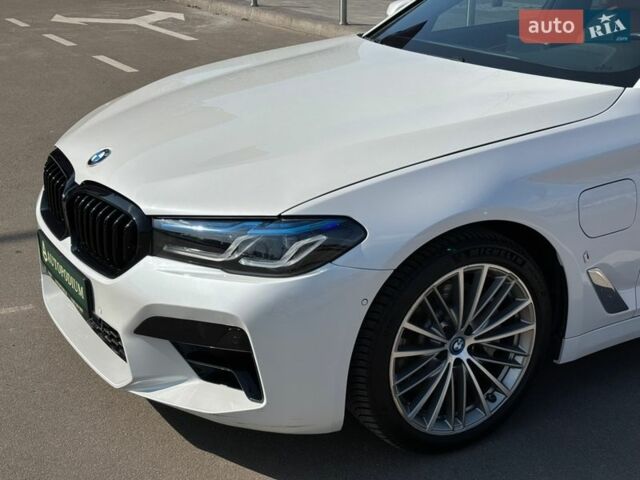 Білий БМВ 5 Серія, об'ємом двигуна 2 л та пробігом 59 тис. км за 28500 $, фото 1 на Automoto.ua