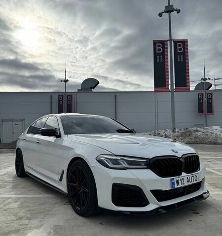 Белый БМВ 5 Серия, объемом двигателя 3 л и пробегом 106 тыс. км за 38600 $, фото 1 на Automoto.ua