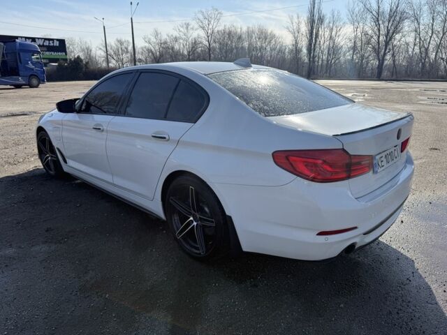 Белый БМВ 5 Серия, объемом двигателя 2 л и пробегом 130 тыс. км за 26700 $, фото 1 на Automoto.ua