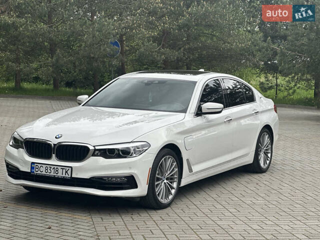 Белый БМВ 5 Серия, объемом двигателя 2 л и пробегом 65 тыс. км за 32500 $, фото 1 на Automoto.ua