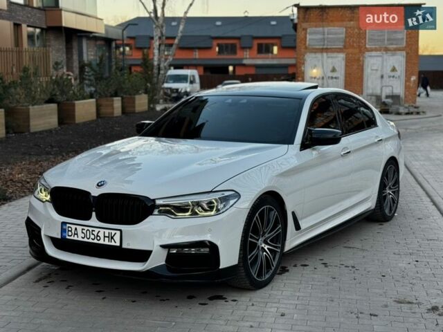 Белый БМВ 5 Серия, объемом двигателя 3 л и пробегом 130 тыс. км за 33000 $, фото 1 на Automoto.ua