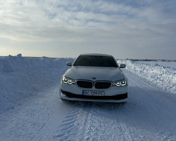 Белый БМВ 5 Серия, объемом двигателя 2 л и пробегом 88 тыс. км за 30999 $, фото 1 на Automoto.ua