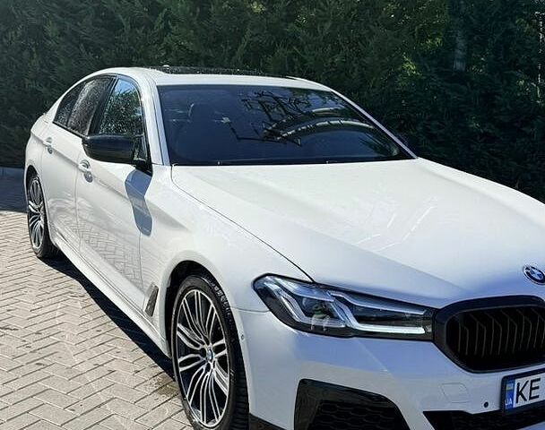 Белый БМВ 5 Серия, объемом двигателя 3 л и пробегом 112 тыс. км за 32000 $, фото 1 на Automoto.ua