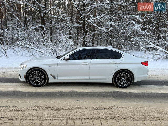 Білий БМВ 5 Серія, об'ємом двигуна 2 л та пробігом 67 тис. км за 35000 $, фото 1 на Automoto.ua