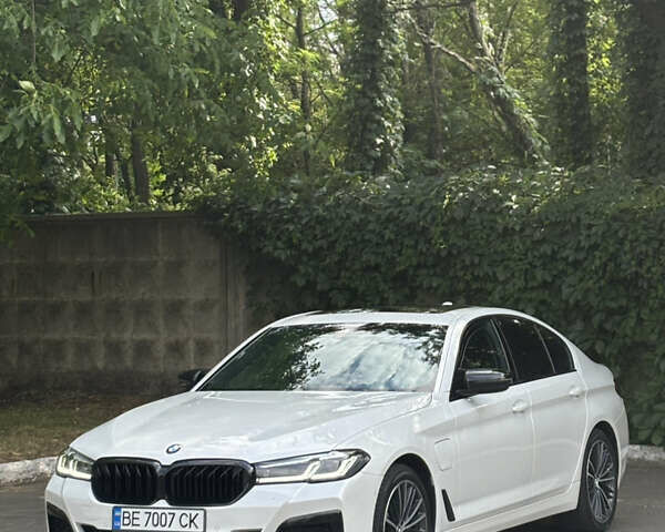 Білий БМВ 5 Серія, об'ємом двигуна 2 л та пробігом 99 тис. км за 36000 $, фото 1 на Automoto.ua