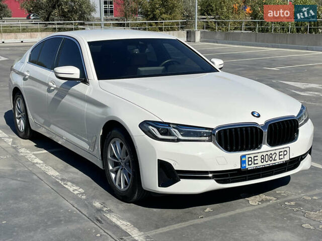 Білий БМВ 5 Серія, об'ємом двигуна 2 л та пробігом 42 тис. км за 44900 $, фото 1 на Automoto.ua