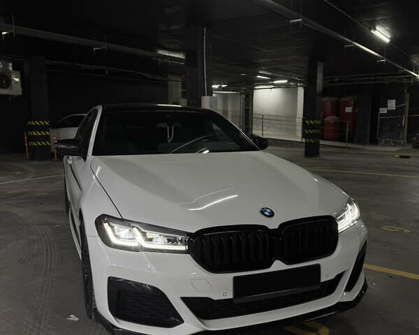 Белый БМВ 5 Серия, объемом двигателя 2 л и пробегом 80 тыс. км за 41500 $, фото 1 на Automoto.ua