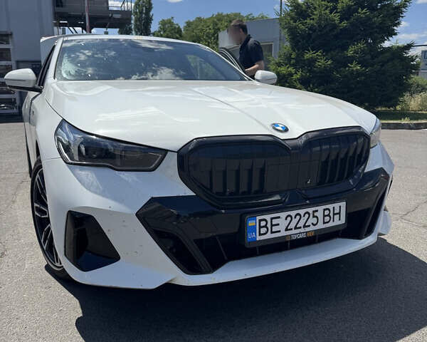 Белый БМВ 5 Серия, объемом двигателя 2 л и пробегом 60 тыс. км за 63000 $, фото 1 на Automoto.ua