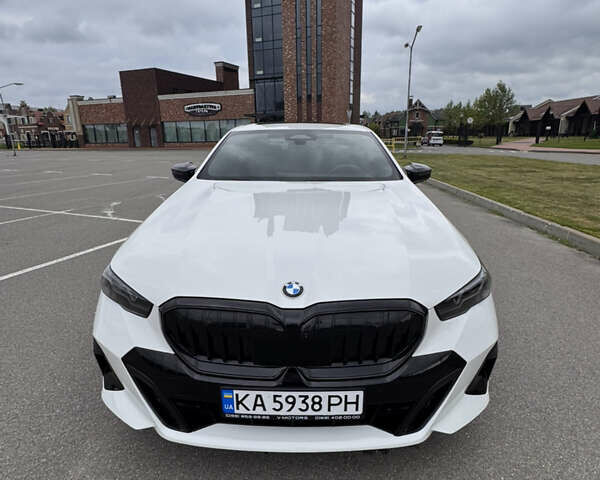 Белый БМВ 5 Серия, объемом двигателя 3 л и пробегом 3 тыс. км за 82500 $, фото 1 на Automoto.ua