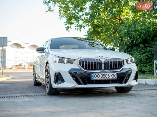 Білий БМВ 5 Серія, об'ємом двигуна 2 л та пробігом 35 тис. км за 61600 $, фото 1 на Automoto.ua