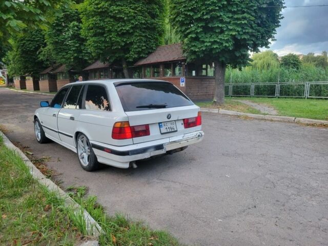 Белый БМВ 5 Серия, объемом двигателя 2.5 л и пробегом 245 тыс. км за 1290 $, фото 1 на Automoto.ua