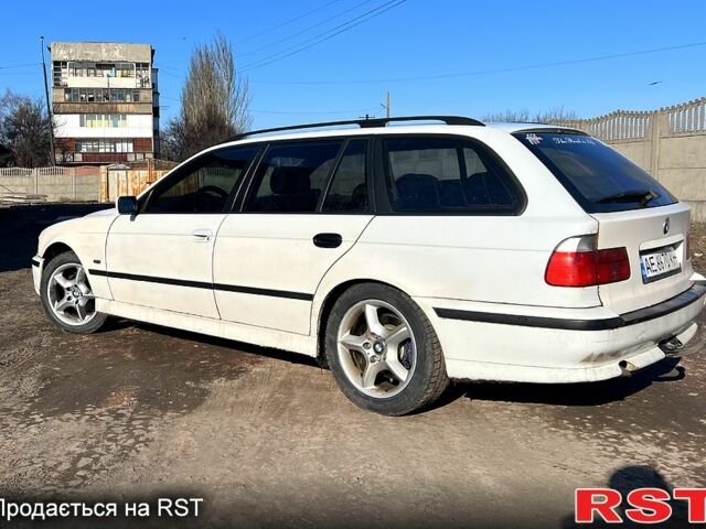 Белый БМВ 5 Серия, объемом двигателя 2.5 л и пробегом 400 тыс. км за 2980 $, фото 1 на Automoto.ua